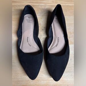 Pointed Black Flats